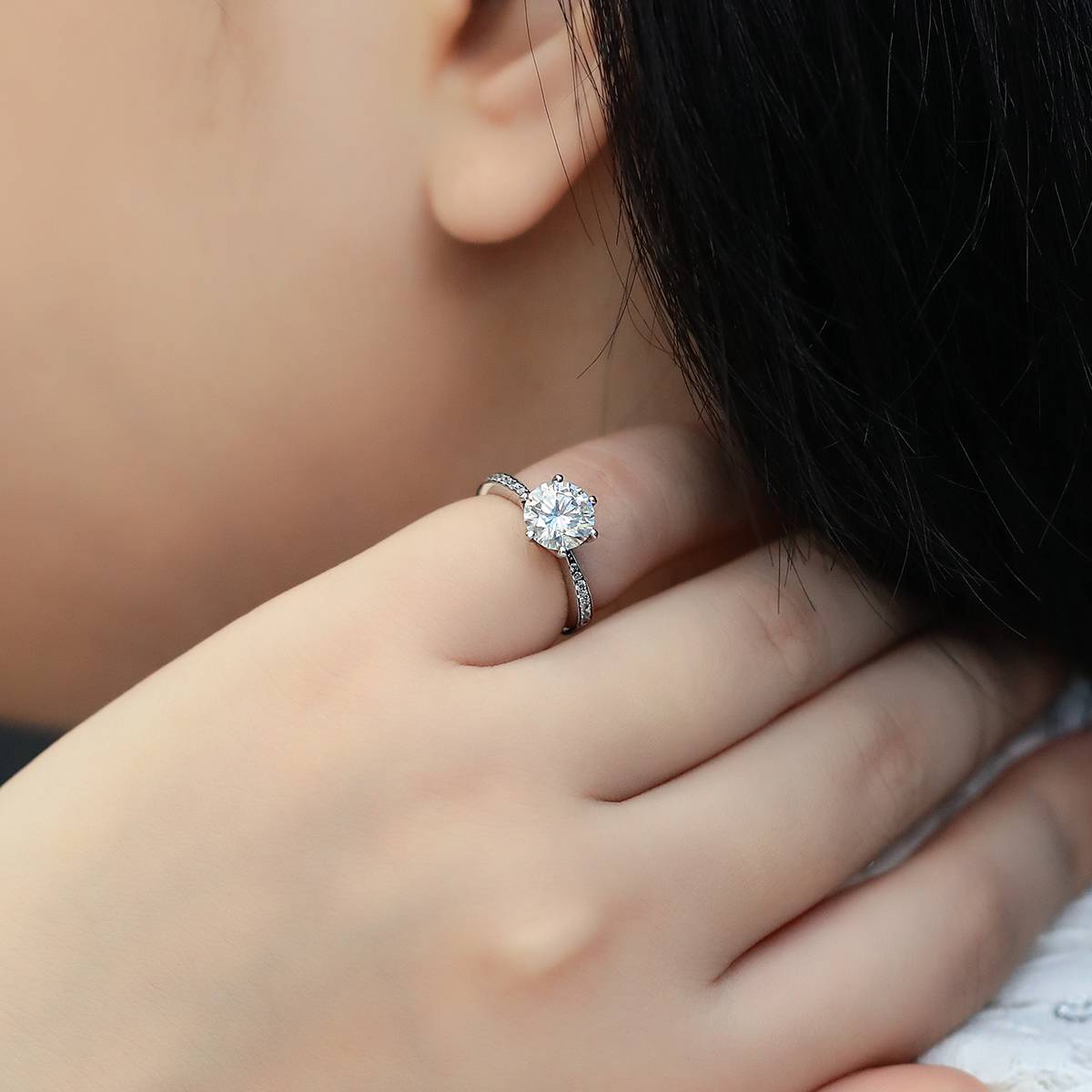 Micro inlaid dynamic S925 silver plated white gold moissanite diamond women's ring 1.5 carats D-grade